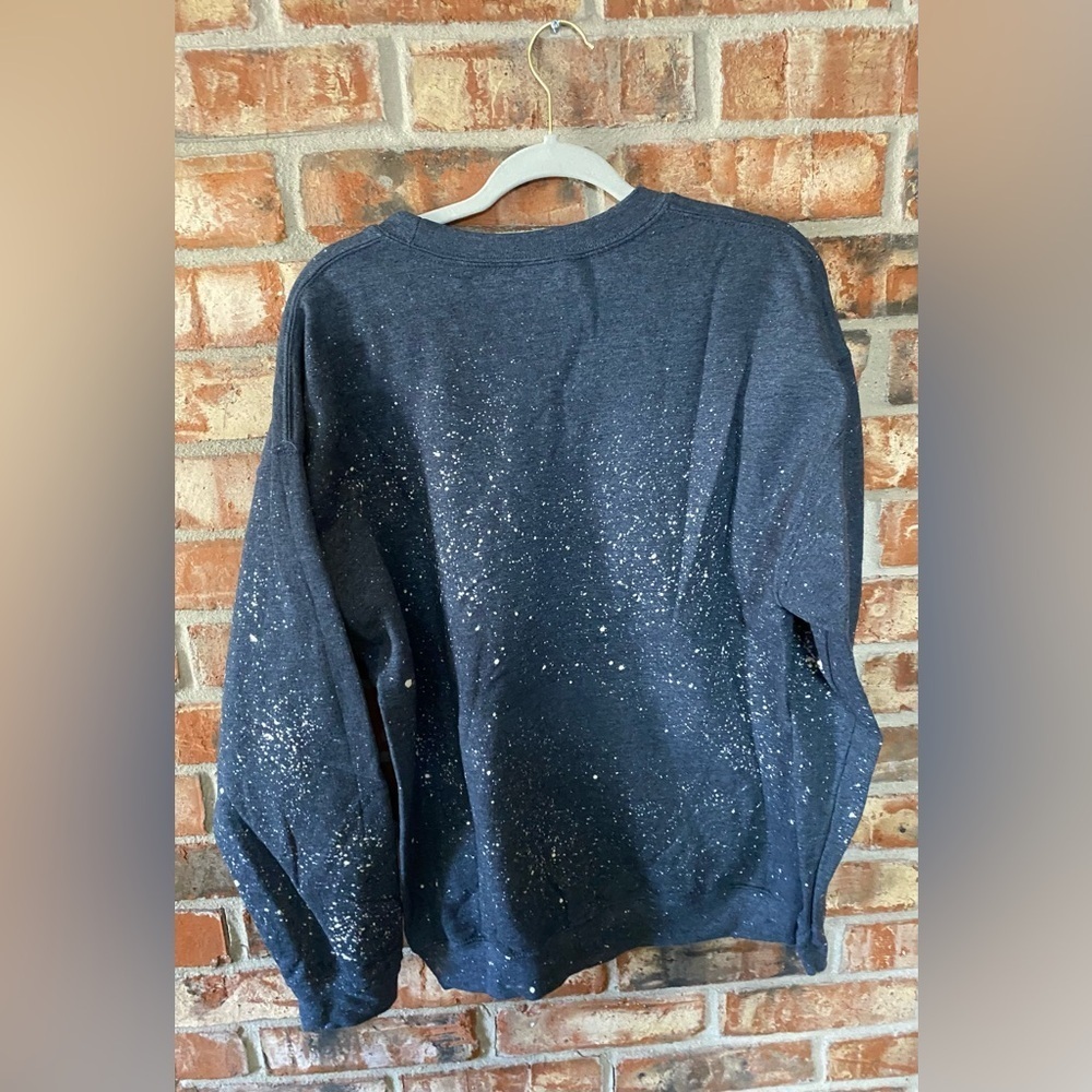 Gildan bleached graphic sweatshirt - Picture 2 of 6